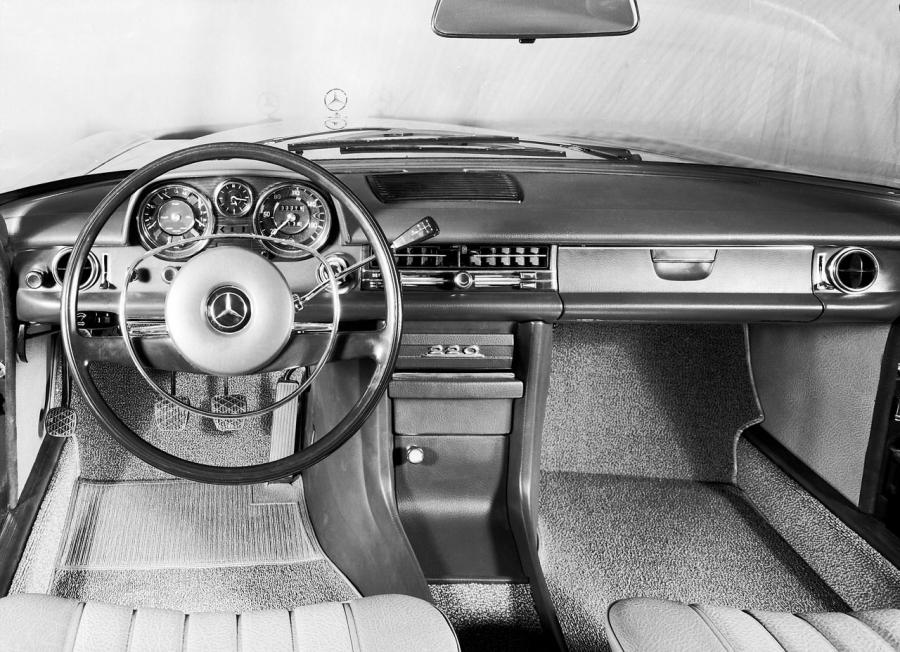  Mercedes-Benz 220 1967 года  (фото 2 из 2)